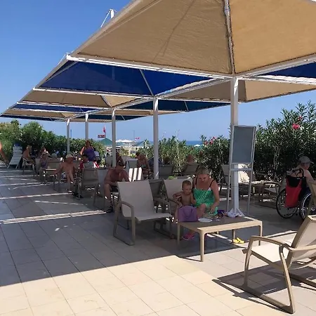 Club Rama מלון *